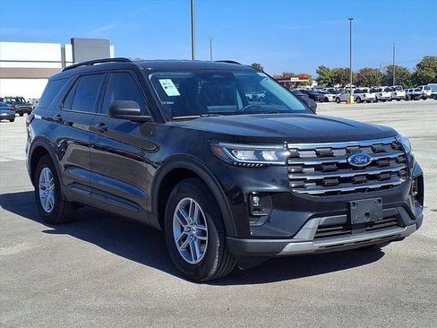New 2026 Ford Explorer Active w/ Active Comfort Package image 3