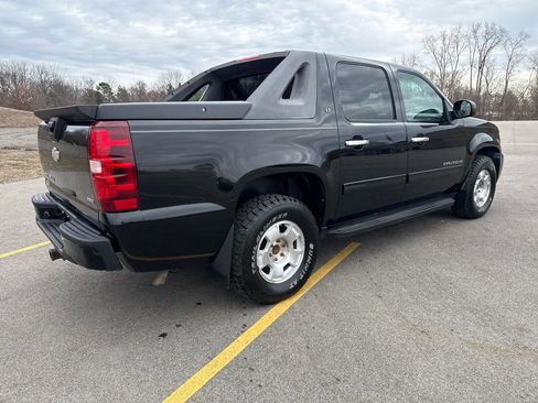 Used 2012 Chevrolet Avalanche LT image 5