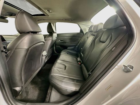 Used 2025 Hyundai Elantra Limited FWD image 28