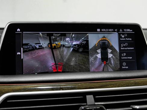 Used 2020 BMW 750i xDrive w/ Executive Package AWD/4WD image 22