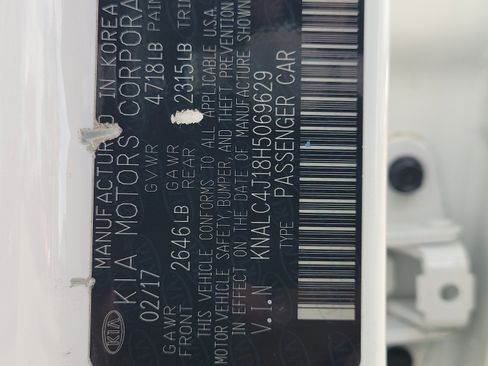 Used 2017 Kia Cadenza Technology image 32