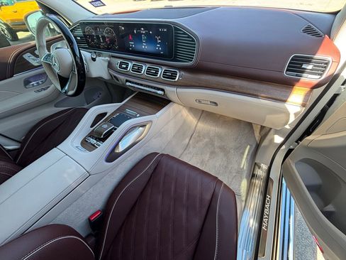 Used 2025 Mercedes-Benz Maybach GLS 600 4MATIC image 36