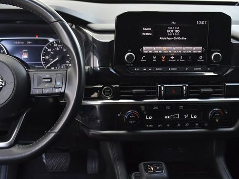 Used 2023 Nissan Pathfinder SV FWD image 11