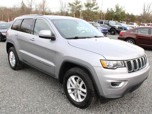 Used 2017 Jeep Grand Cherokee Laredo w/ Quick Order Package 23E image 4