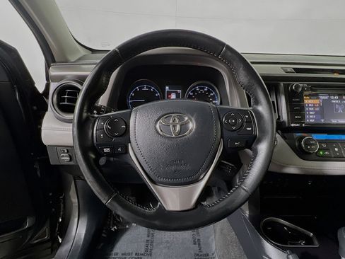 Used 2018 Toyota RAV4 XLE AWD/4WD image 18