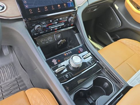 Used 2024 Jeep Grand Cherokee Summit AWD/4WD image 28