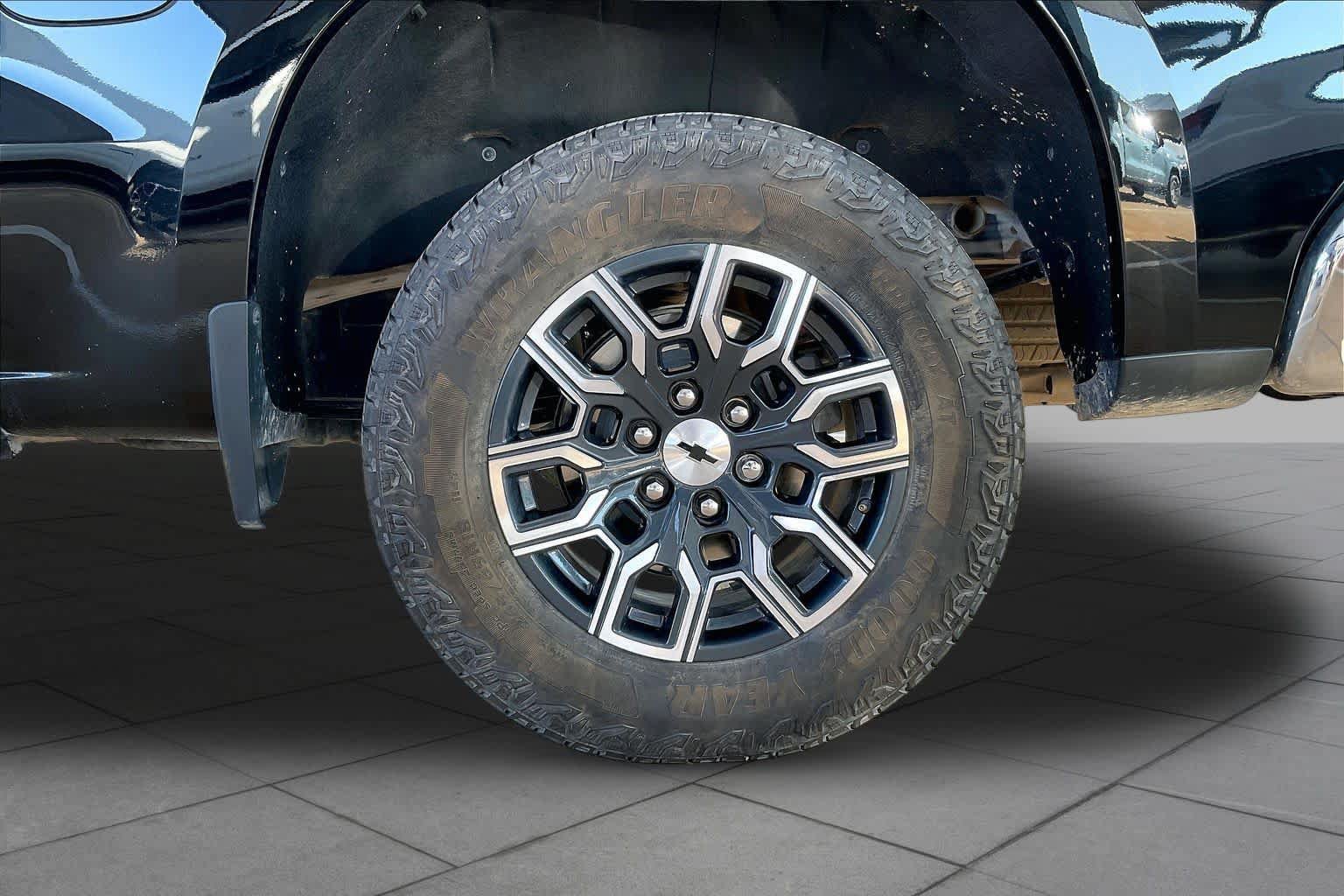 Certified 2023 Chevrolet Silverado 1500 LT AWD/4WD image 12