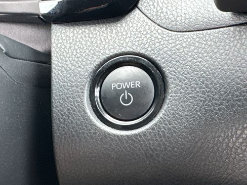 Used 2025 Toyota Camry SE FWD image 31