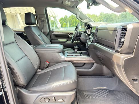 Used 2022 Chevrolet Silverado 1500 LTZ w/ Technology Package AWD/4WD image 23