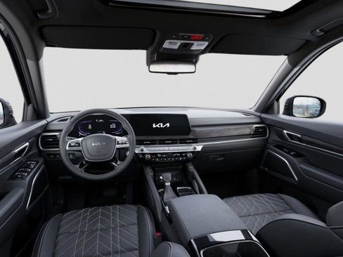 Used 2025 Kia Telluride AWD image 14