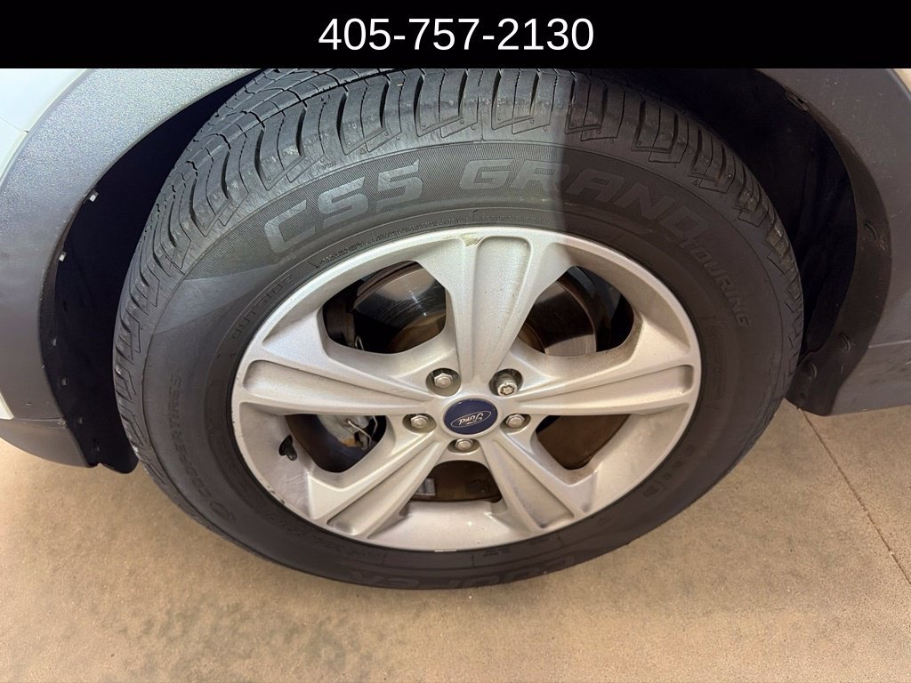 Used 2016 Ford Escape SE w/ SE Leather Comfort Package FWD image 2
