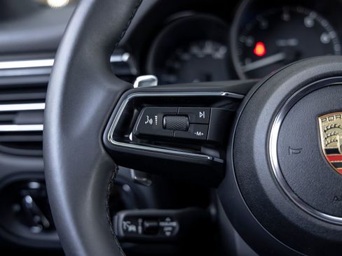 Certified 2025 Porsche Macan AWD/4WD image 30