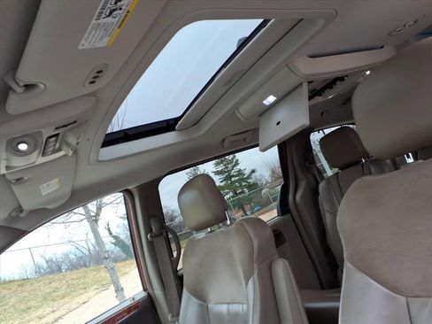 Used 2016 Chrysler Town & Country Limited Platinum image 13