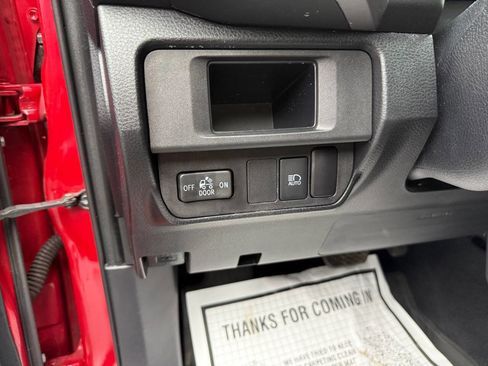 Used 2018 Toyota Tacoma SR5 image 16