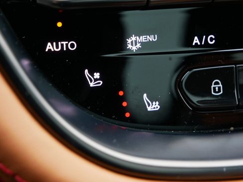 Used 2022 Aston Martin DBX image 28