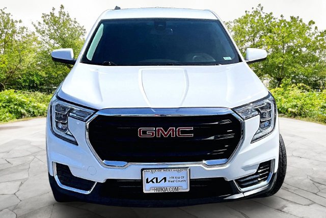 Used 2024 GMC Terrain SLE FWD image 3