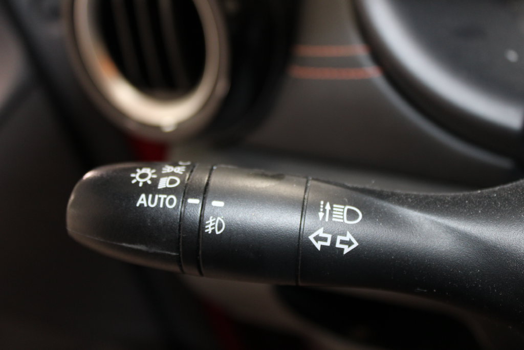 Used 2020 Nissan Kicks SR w/ Exterior Package FWD image 28