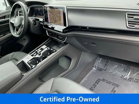 Certified 2024 Volkswagen Atlas Cross Sport SEL R-Line AWD/4WD image 23