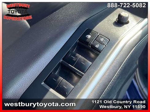 Used 2023 Toyota Highlander XLE AWD/4WD image 21