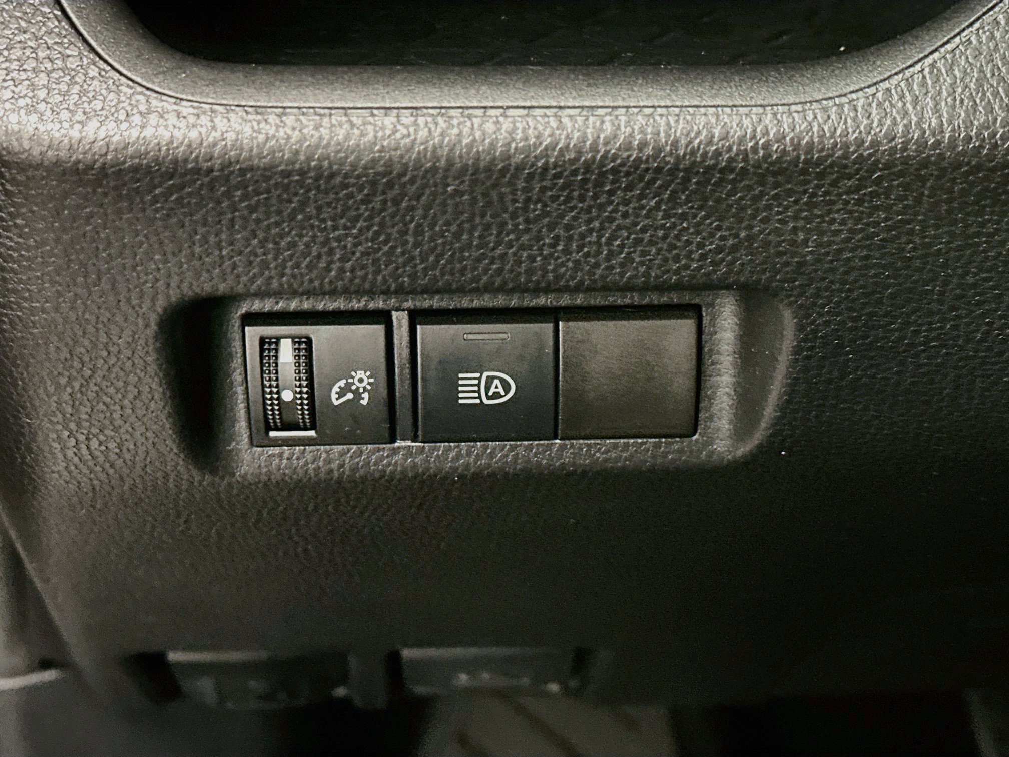 Used 2025 Toyota RAV4 LE AWD/4WD image 17