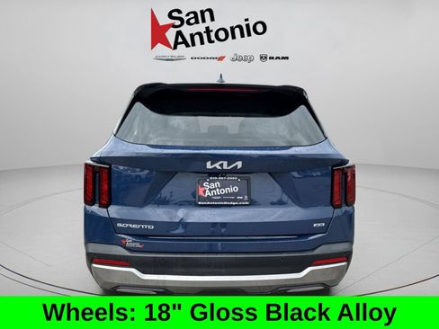 Used 2025 Kia Sorento S AWD/4WD image 13