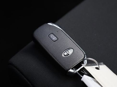 Used 2021 Kia K5 LXS image 30