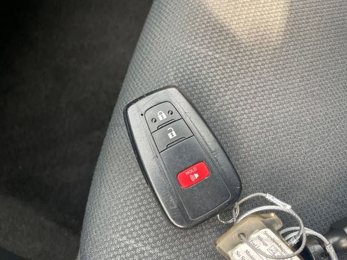 Used 2025 Toyota RAV4 XLE image 22