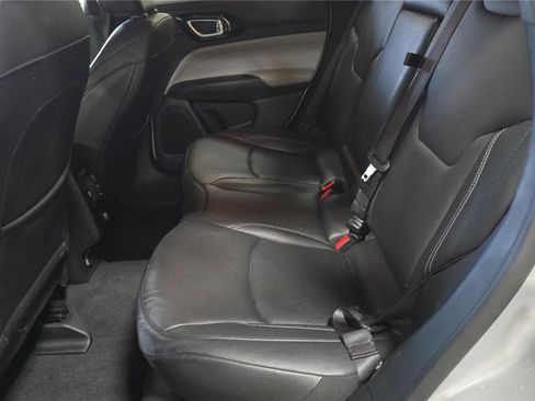 Used 2025 Jeep Compass Limited AWD/4WD image 15