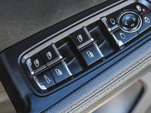 Used 2020 Porsche Macan image 20