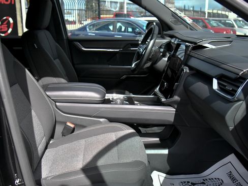 Used 2025 GMC Acadia Elevation image 55