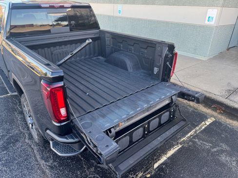 Used 2024 GMC Sierra 1500 AT4 w/ Technology Package image 17