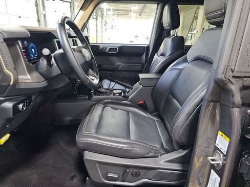 Used 2025 Ford Bronco Badlands image 9