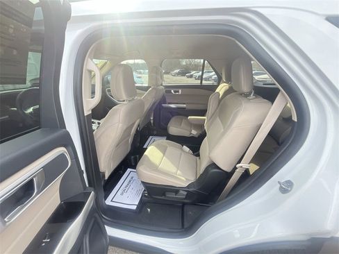 Used 2023 Ford Explorer XLT image 21