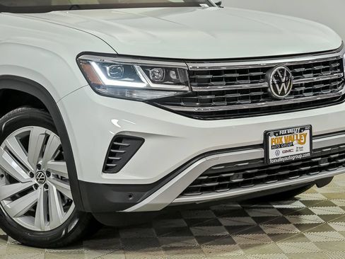 Certified 2022 Volkswagen Atlas Cross Sport SE AWD/4WD image 2