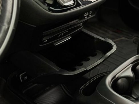 Used 2020 Chrysler Pacifica Limited FWD image 31