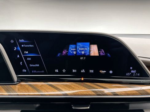 Used 2024 Cadillac Escalade Sport Platinum w/ LPO, ONYX Package image 29