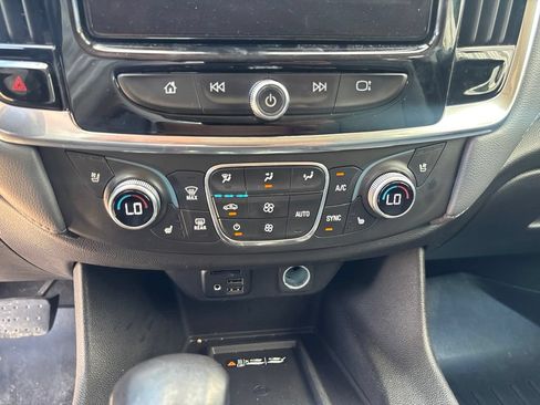Used 2021 Chevrolet Traverse Premier AWD/4WD image 20