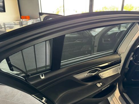 Used 2018 BMW 750i xDrive AWD/4WD image 34