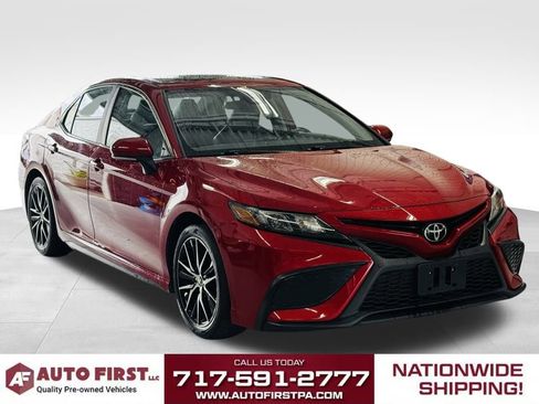 Used 2022 Toyota Camry SE image 1