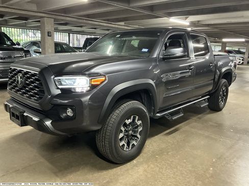 Used 2021 Toyota Tacoma TRD Off-Road w/ Technology Package AWD/4WD image 4