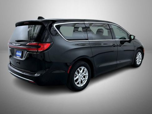 Certified 2023 Chrysler Pacifica Touring-L FWD image 5