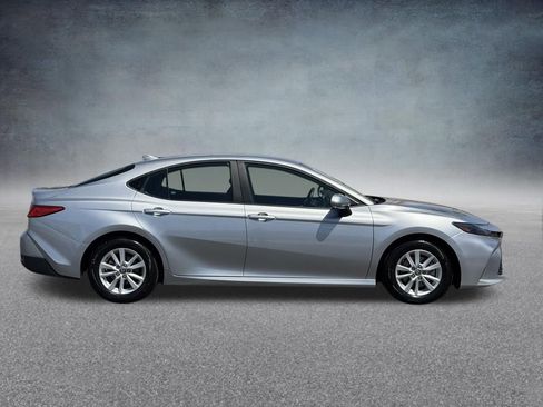 Used 2025 Toyota Camry LE image 2