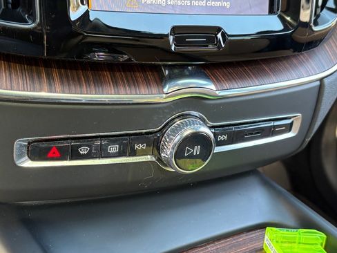 Certified 2023 Volvo XC60 T8 Ultimate image 20