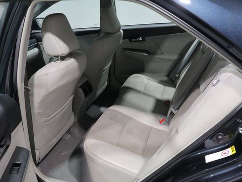 Used 2014 Toyota Camry XLE w/ Leather Package FWD image 19