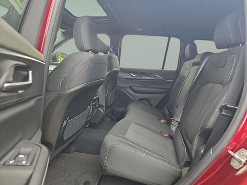 New 2025 Jeep Grand Cherokee Laredo image 17