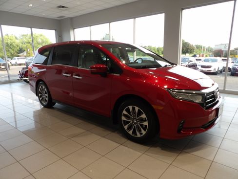 Used 2023 Honda Odyssey EX-L image 3
