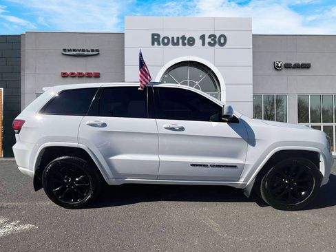 Used 2018 Jeep Grand Cherokee Altitude image 5