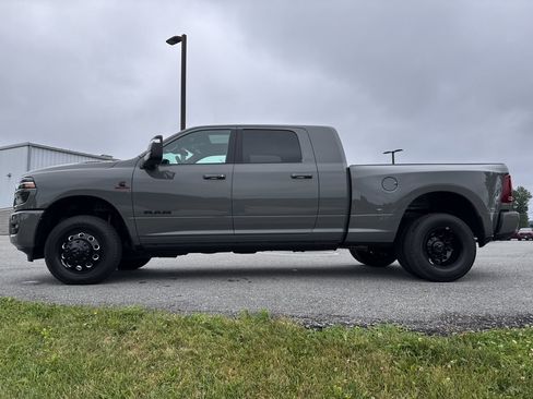 New 2026 RAM 3500 Laramie AWD/4WD image 13