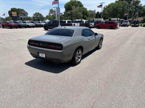 Used 2017 Dodge Challenger SXT RWD image 5