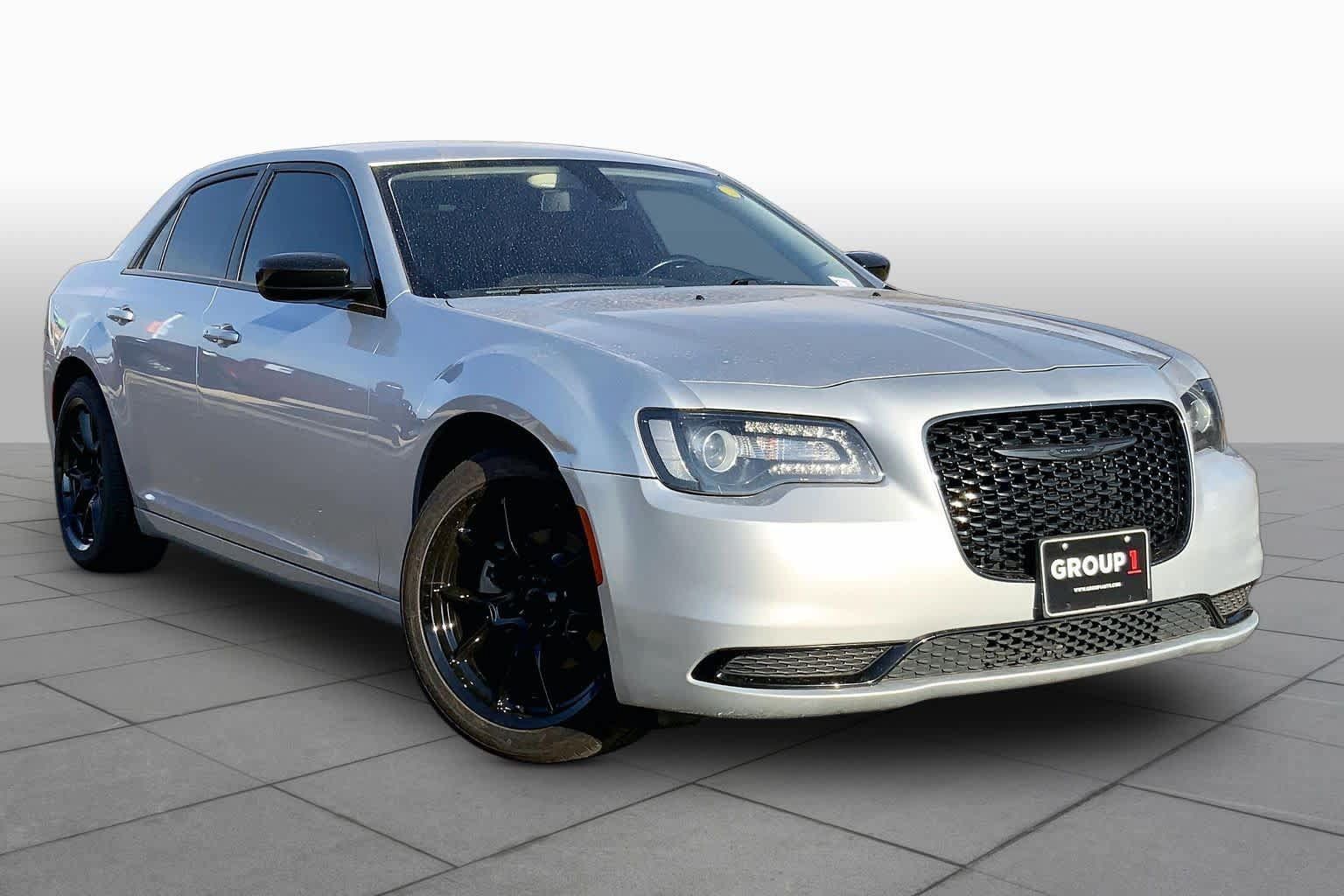 Used 2022 Chrysler 300 Touring w/ Sport Appearance Package RWD image 3